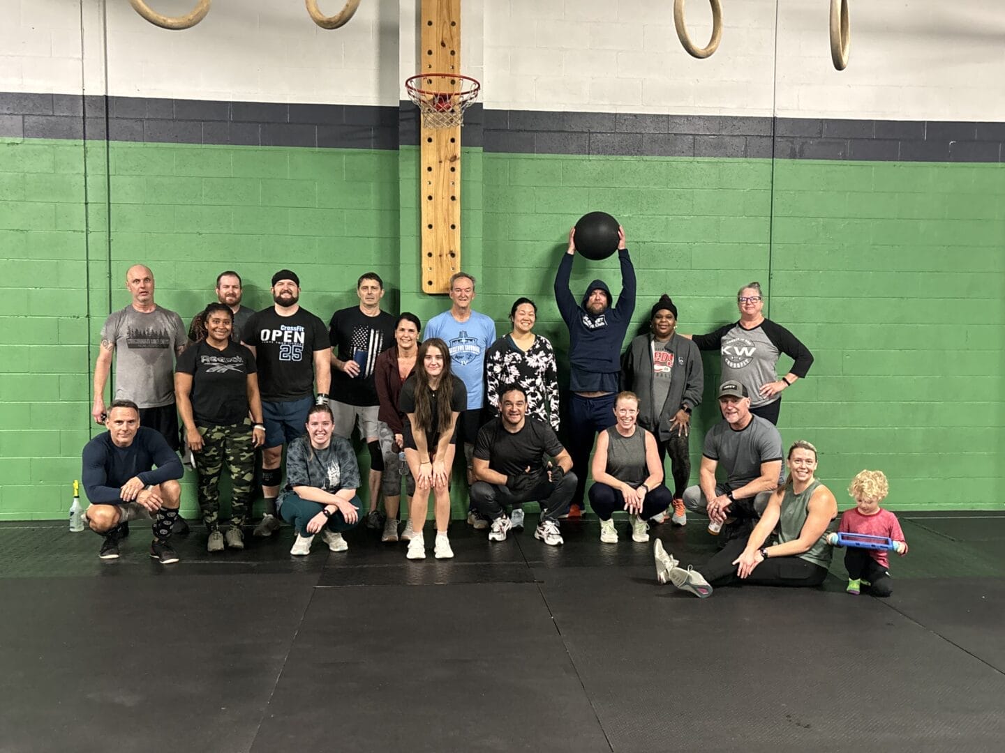 Group class posing for a photo at KW CrossFit